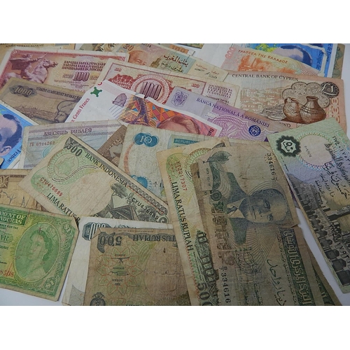 76 - World Banknotes