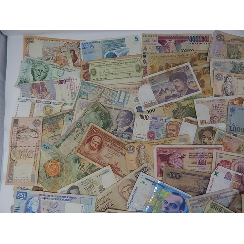 76 - World Banknotes