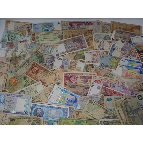 76 - World Banknotes