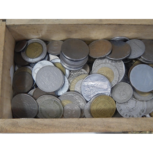 50H - Wooden Box containing a large number of British Pennies & Halfpennies together with a large quantity... 