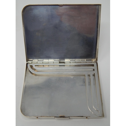 27 - Art Deco: American Sterling Silver Case with engraved frontal piece by Elgin. The front with two tes... 