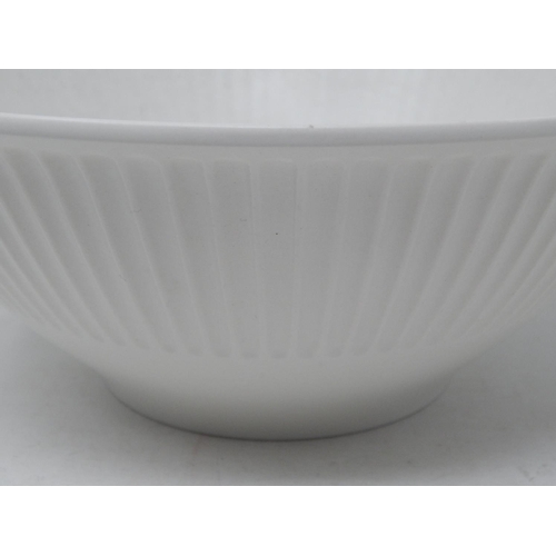 141 - Copeland Spode Creamware Table Centre Fruit Bowl: Impressed K1262 with stamp to base. Measures 25.8c... 