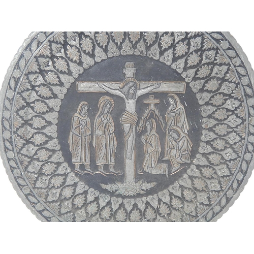 162 - Large Wall Charger depicting The Crucifixion: Measures 48.5cm Diameter.