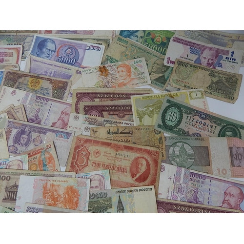 104 - Large Quantity of World Banknotes from a private collection.