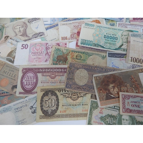 112 - Large Quantity of World Banknotes from a private collection.