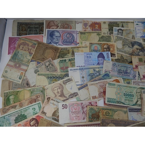 112 - Large Quantity of World Banknotes from a private collection.