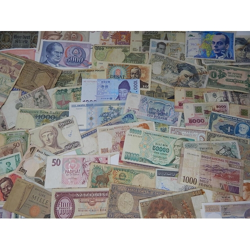 112 - Large Quantity of World Banknotes from a private collection.