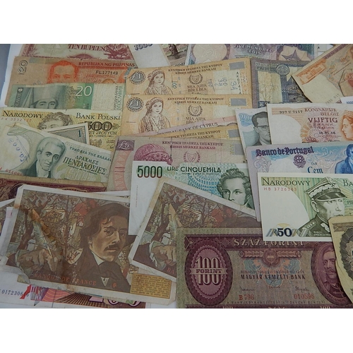 114 - Large Quantity of World Banknotes from a private collection.