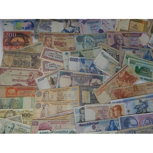 114 - Large Quantity of World Banknotes from a private collection.