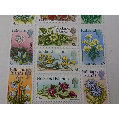 318 - Falkland Islands: 1968 Flowers set complete um. SG 232 - 45. Cat £65.