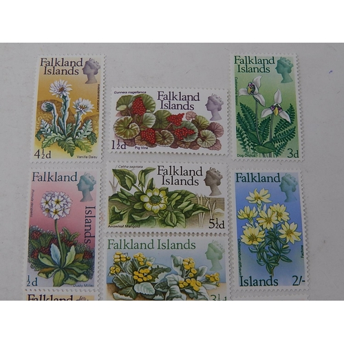 318 - Falkland Islands: 1968 Flowers set complete um. SG 232 - 45. Cat £65.