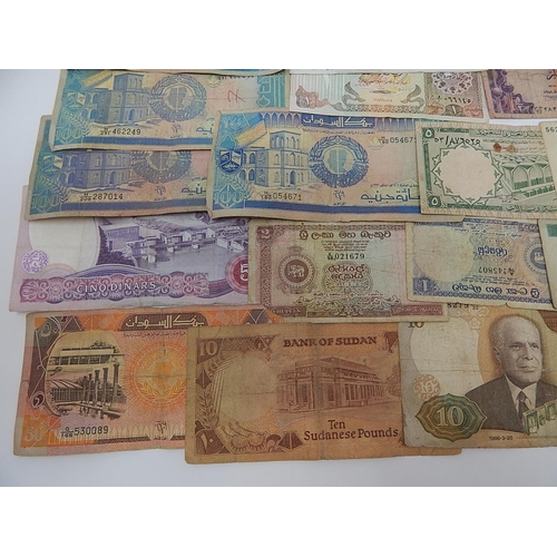 100 - Large Quantity of World Banknotes From a Private Collection.