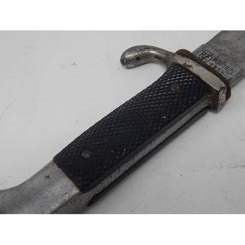 507 - A WWII Second World War German Nazi Third Reich Hitler Youth dagger having black chequered grips wit... 