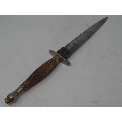 510 - WW2 1st pattern Fairbairn-Sykes Commando fighting knife. A very good and rare carried example. The h... 