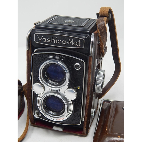 483 - Vintage YASHICA-MAT COPAL MXV Camera MT2090112 In Original Fitted Leather Case.