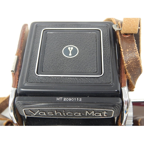 483 - Vintage YASHICA-MAT COPAL MXV Camera MT2090112 In Original Fitted Leather Case.