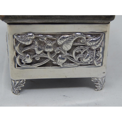 165 - Art Nouveau Silver Ring Box: Hallmarked Sheffield 1904 by Walker & Hall: Measures 6.5cm diameter x 6... 