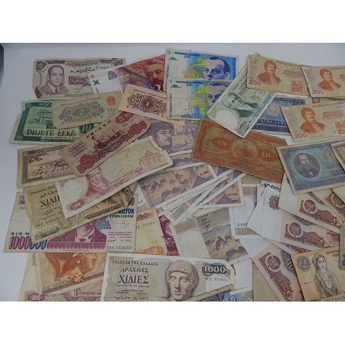 88B - World Banknotes From a Private Collection