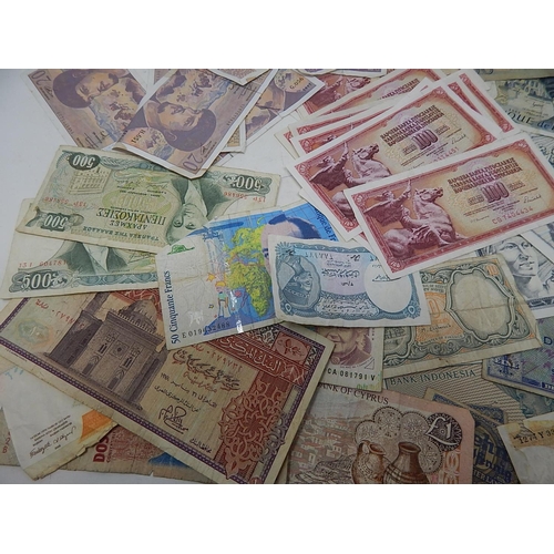 88L - World Banknotes From a Private Collection