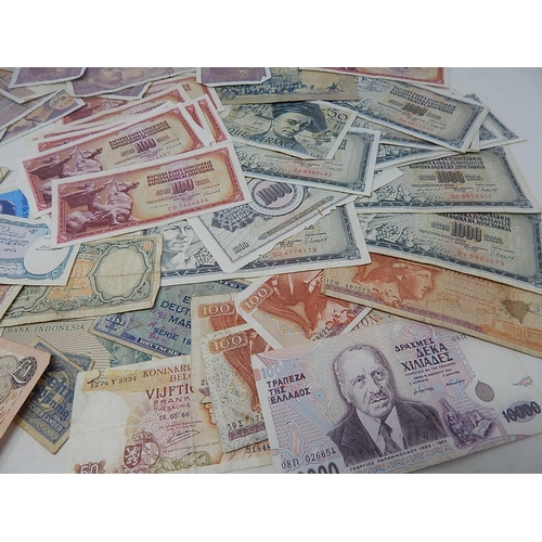 88L - World Banknotes From a Private Collection