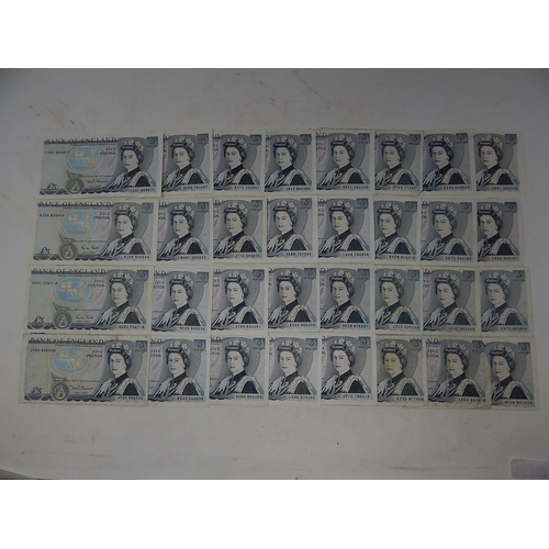 11 - A collection of 32 x vintage £5 notes