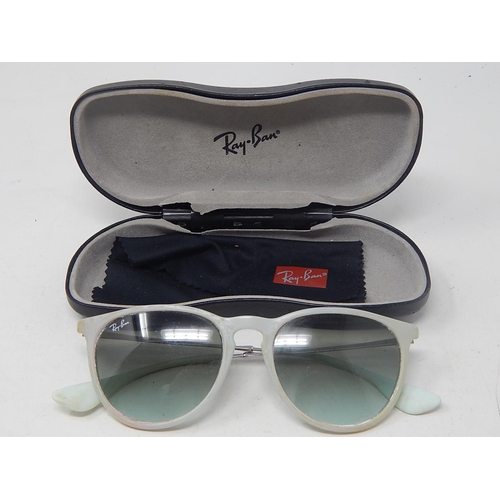 559 - Pair of Vintage RAY BAN Sunglasses in Case.