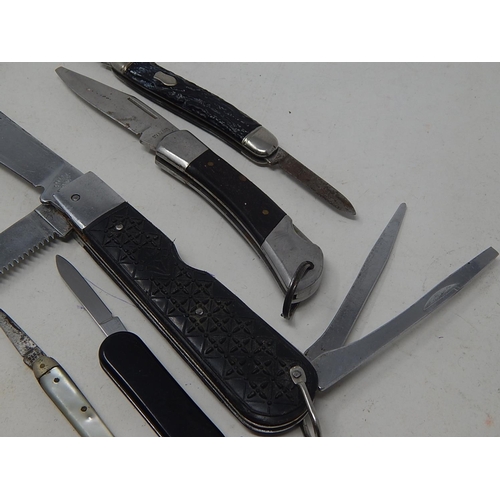 566 - Quantity of Lock Knives / Penknives.