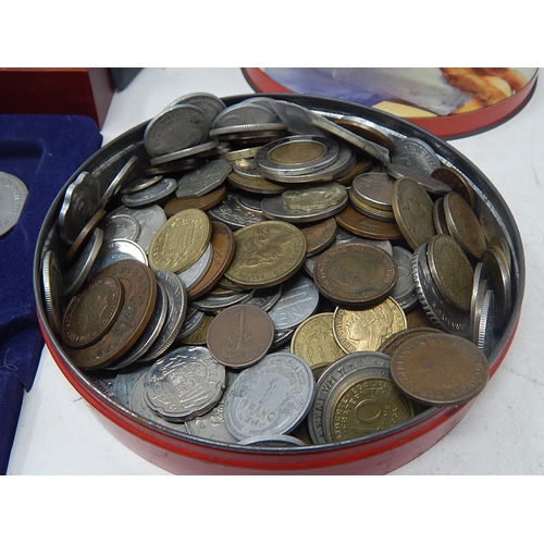152 - A collectors coin box containing a tray of 12 x 1972 Silver Wedding Crowns, and a tray of 12 x 1977 ... 