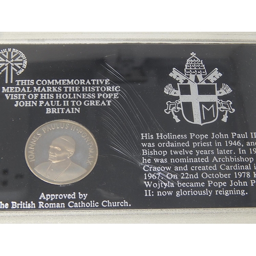 32 - USA Proof Set 1995; USA Proof Set 2000; Royal Canadian Mint birds Solid Silver Coin Collection in ca... 