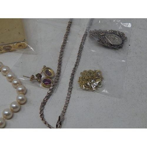 40 - A large collection of costume jewellery, earrings etc, some rings, some in precious metal, etc