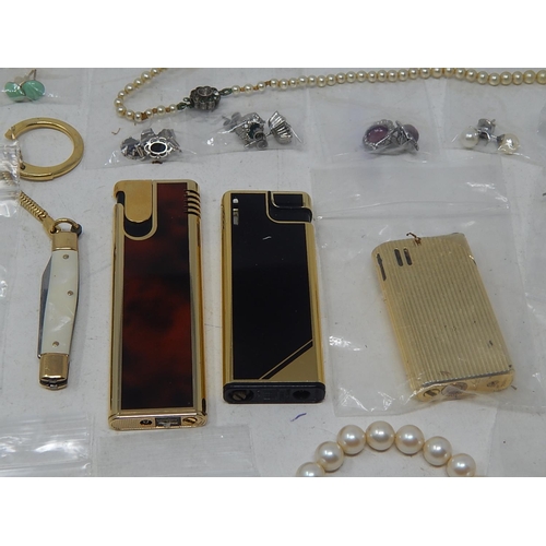 40 - A large collection of costume jewellery, earrings etc, some rings, some in precious metal, etc