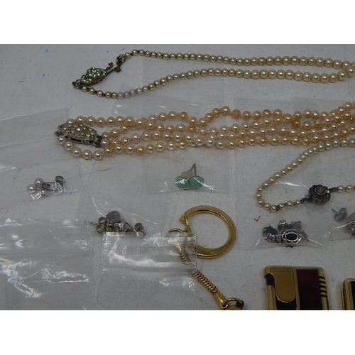 40 - A large collection of costume jewellery, earrings etc, some rings, some in precious metal, etc