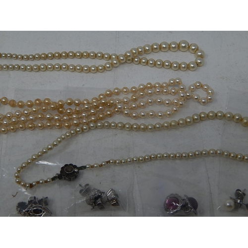 40 - A large collection of costume jewellery, earrings etc, some rings, some in precious metal, etc