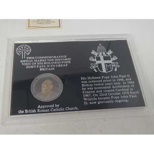 54 - Primates 4 Coin Coloured Animal Set in Pobjoy Mint folder; Commonwealth Games Commemerative £2 Coin ... 