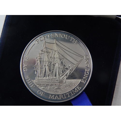 54 - Primates 4 Coin Coloured Animal Set in Pobjoy Mint folder; Commonwealth Games Commemerative £2 Coin ... 