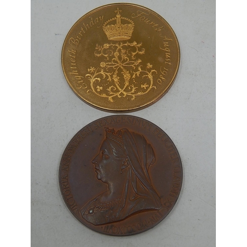 58 - Queen Victoria 1837 to 1897 large 55mm Copper Medallion, twinned with 1980 Queen Mother Medallion. B... 