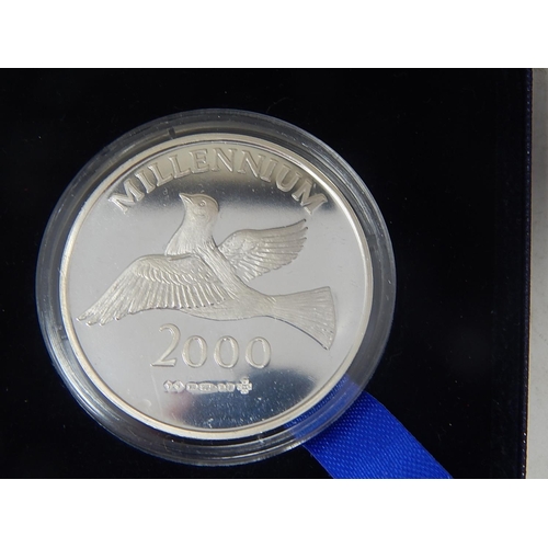 104 - Isle of Man Proof Silver £1 in fitted case; Marshall Islands 1991 Proof Silver $50 containing One Tr... 