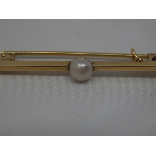 269 - 14ct (585) Gold Bar Brooch Set With a Natural Pearl. Length 5cm.