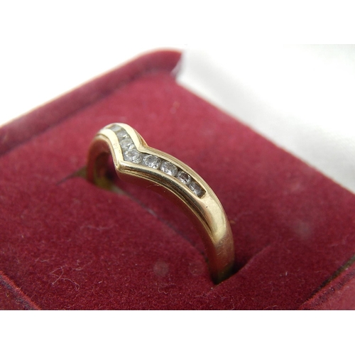 321 - 9ct Gold Diamond Set Ring 0.20ct: Ring Size R: