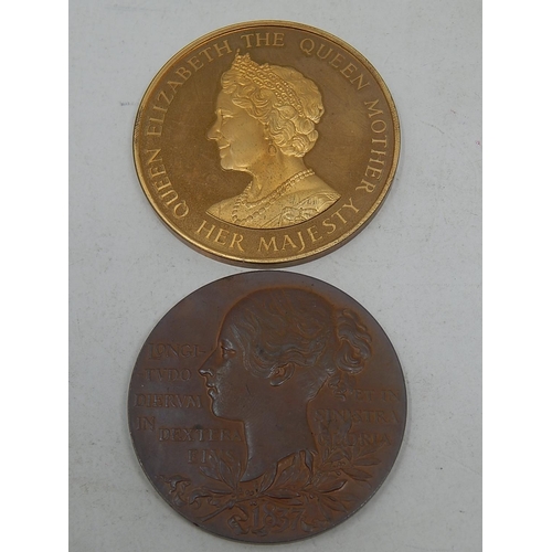 220 - Queen Victoria 1837 to 1897 large 55mm Copper Medallion, twinned with 1980 Queen Mother Medallion. B... 