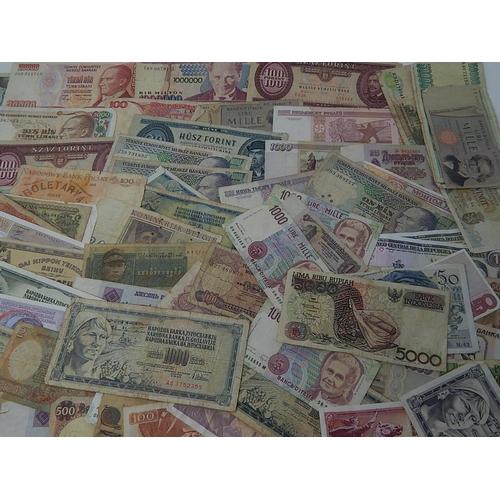 249B - Large Quantity of World Banknotes