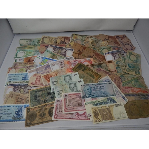 249R - World Banknotes.