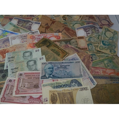 249R - World Banknotes.