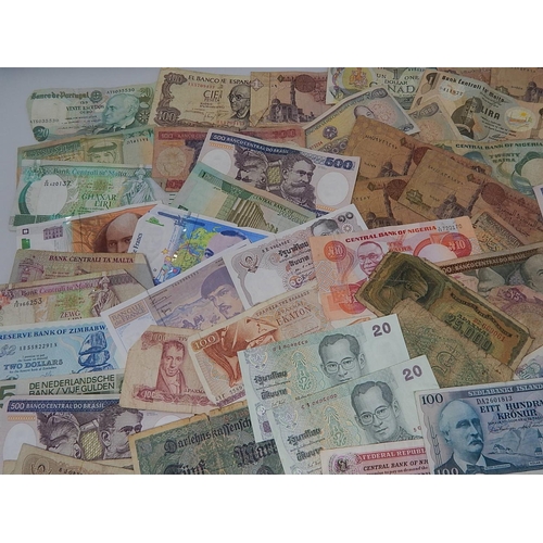 249R - World Banknotes.