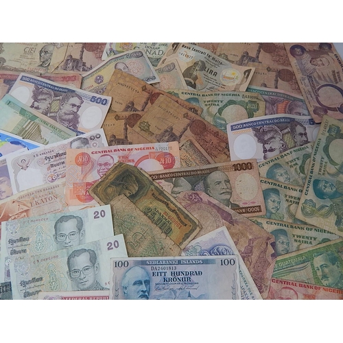 249R - World Banknotes.