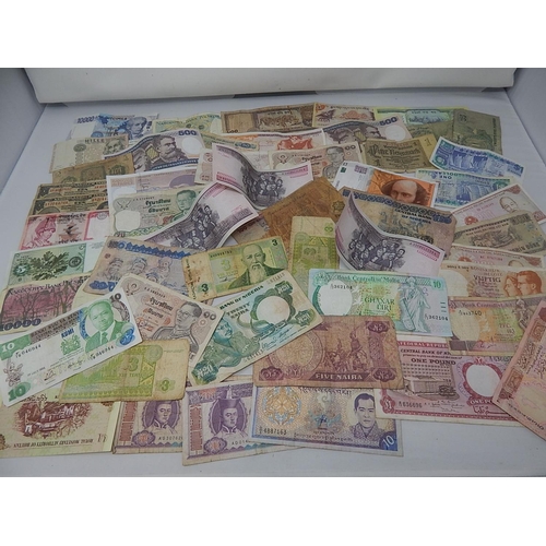 249S - World Banknotes.