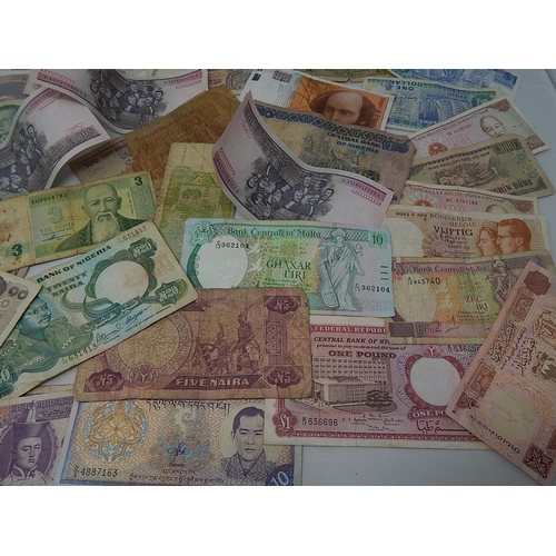 249S - World Banknotes.