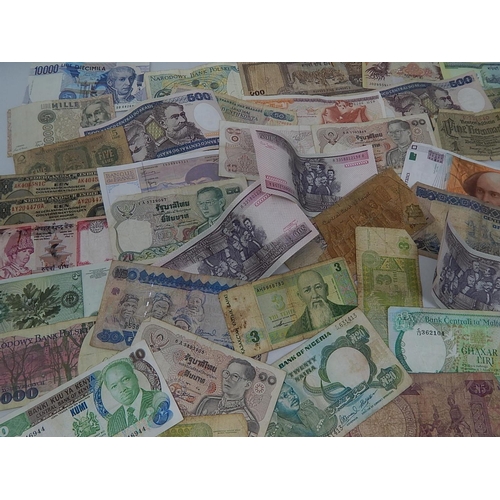 249S - World Banknotes.