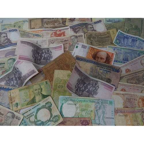 249S - World Banknotes.