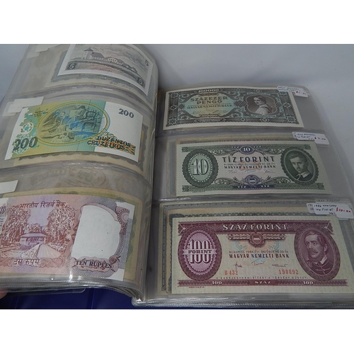 105 - A large collection of Banknotes of the World including Hong Kong, Iceland, Bosnia, Greece, Guinee, G... 